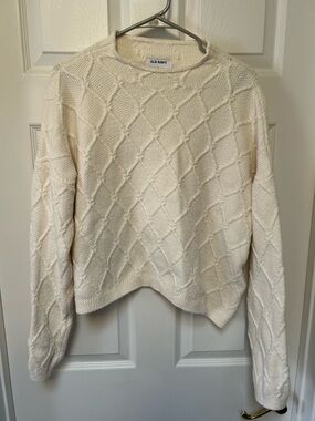 Old Navy Ivory Cable-Knit Crew Sweater
